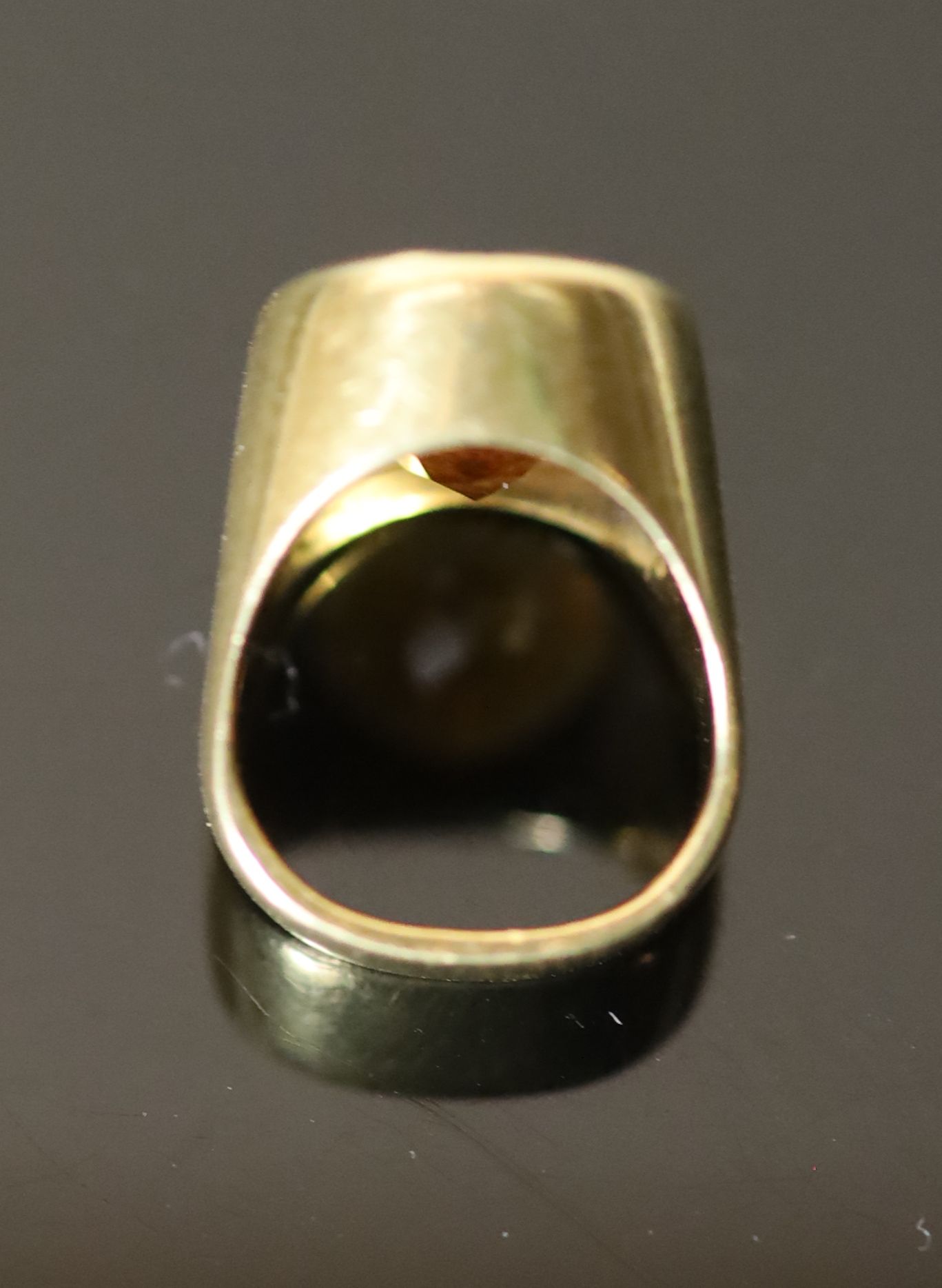 A 20th century continental 18ct gold (stamped 750) and oval citrine? intaglio signet ring,